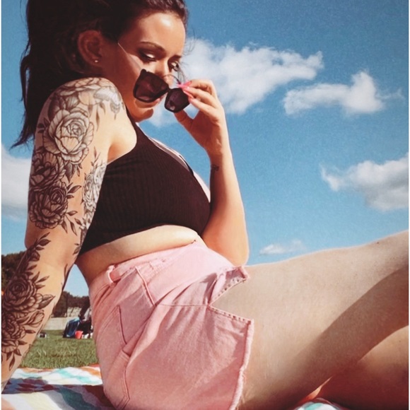 Meet your Posher, Amanda - Picture 3 of 4